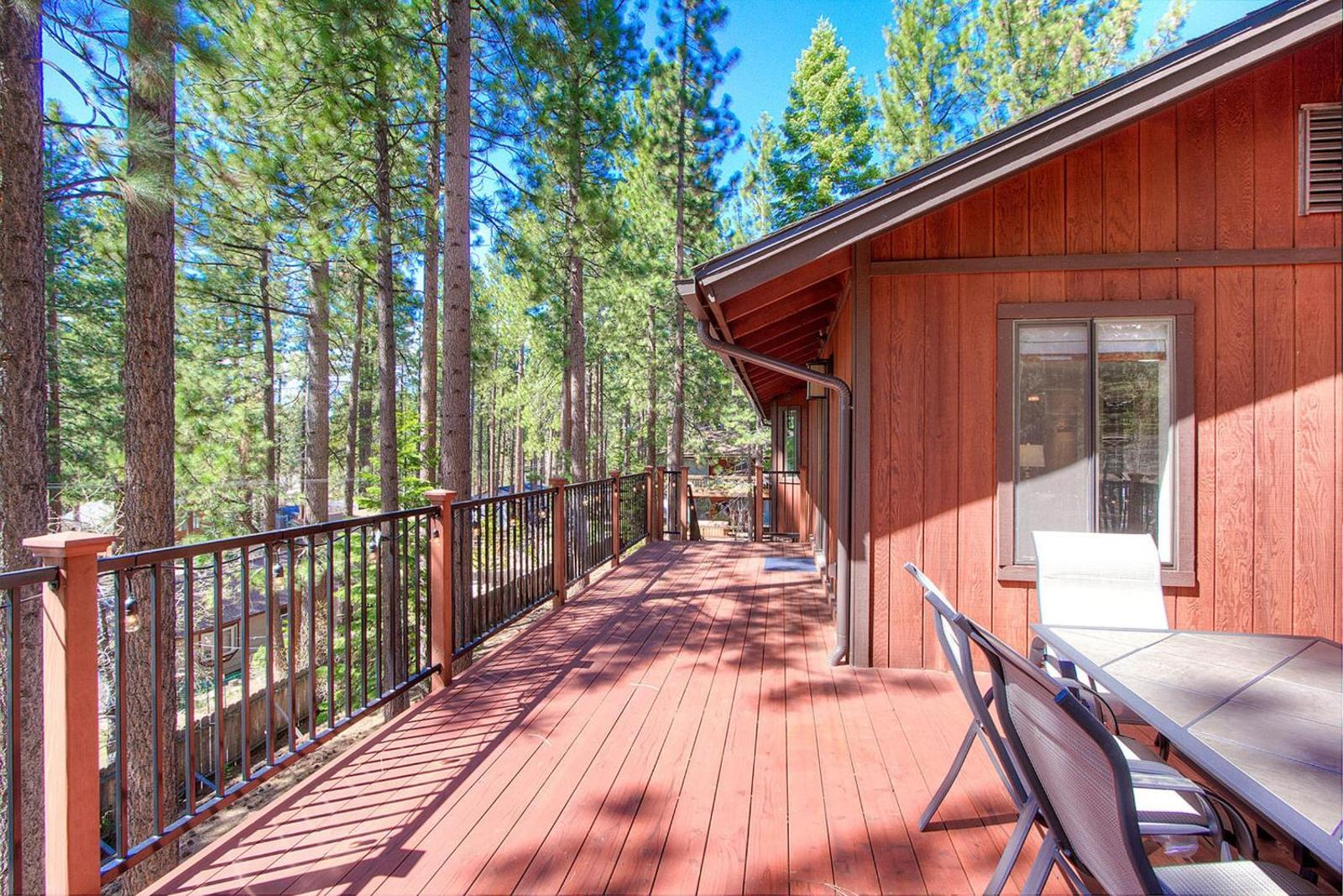 Juniper Hideaway by Lake Tahoe Accommodations Main image 2